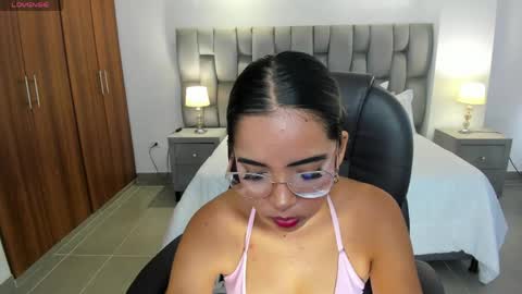 Snapshot of alana_martiins chatting on June 1, 2026, 7:04 pm alana online show from June 1, 2026, 7:04 pm