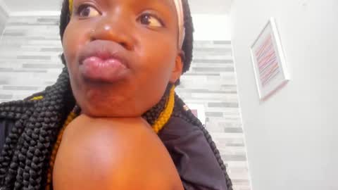 Alana online show from March 4, 2025, 6:29 pm