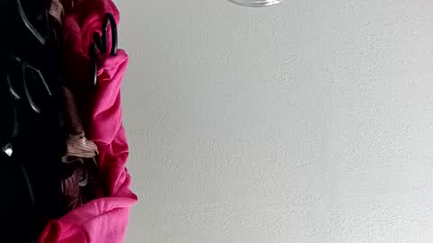 isabella online show from November 10, 2025, 1:43 pm