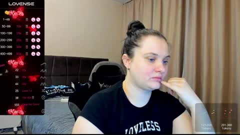 Julia online show from November 14, 2025, 11:35 pm