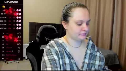 Julia online show from December 15, 2025, 12:26 am