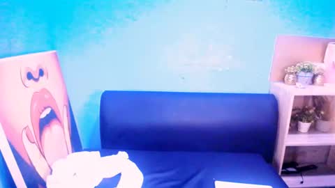 alanadelray online show from February 8, 2025, 1:44 pm