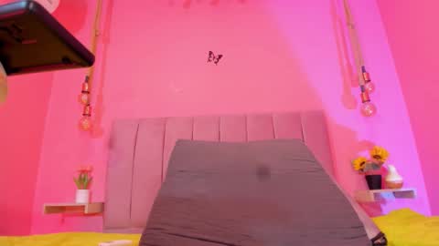 Alanaa Rosee  online show from October 25, 2025, 8:14 pm