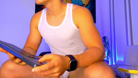 Snapshot of alanferrer chatting on November 12, 2025, 10:37 am Alan Ferrer online show from November 12, 2025, 10:37 am