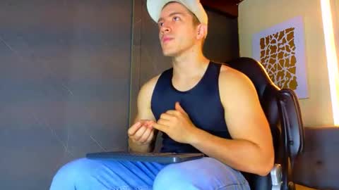 Snapshot of alanferrer chatting on May 25, 2026, 10:10 am Alan Ferrer online show from May 25, 2026, 10:10 am