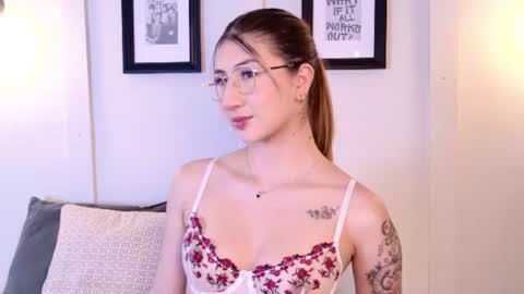 Snapshot of alanna_dh chatting on July 3, 2026, 7:31 pm Alanna online show from July 3, 2026, 7:31 pm