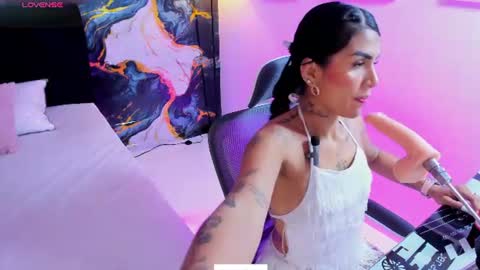 Snapshot of alanna_wild chatting on June 13, 2026, 7:23 pm Alana online show from June 13, 2026, 7:23 pm