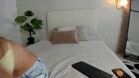 Snapshot of alannarouge chatting on February 26, 2026, 11:20 am alannarouge online show from February 26, 2026, 11:20 am