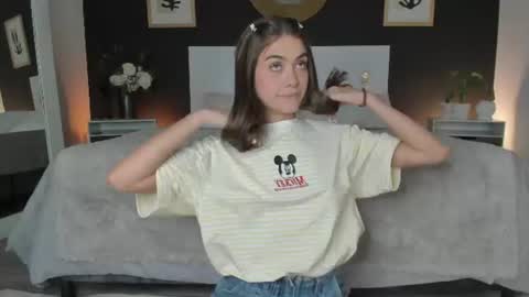 Snapshot of alannarusselll chatting on July 18, 2026, 8:34 pm Alanna Cute Russell online show from July 18, 2026, 8:34 pm