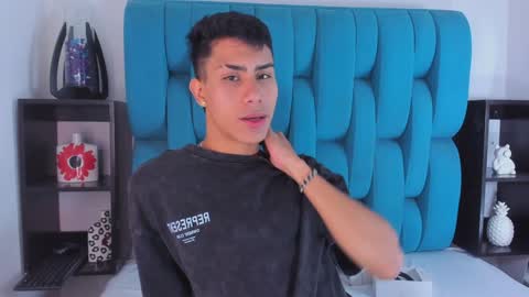 alannaughty_ online show from January 4, 2025, 8:27 pm