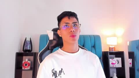 alannaughty_ online show from January 24, 2025, 4:27 am