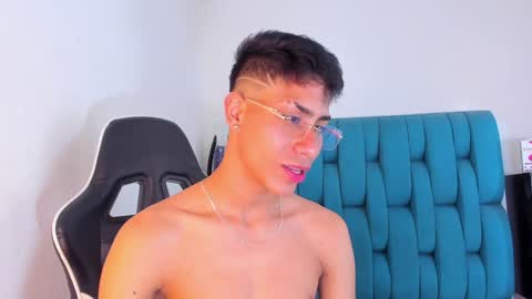 alannaughty_ online show from January 26, 2025, 10:34 am