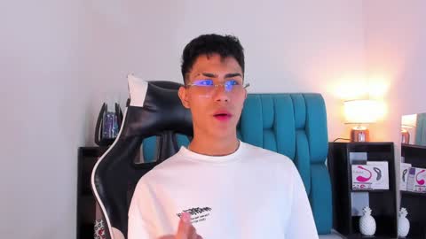 alannaughty_ online show from February 1, 2025, 5:18 am