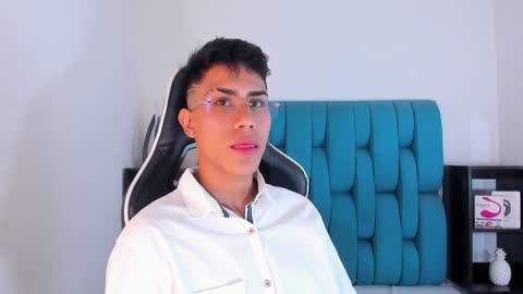 alannaughty_ online show from February 5, 2025, 8:57 pm