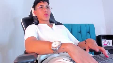 alannaughty_ online show from February 10, 2025, 9:58 pm