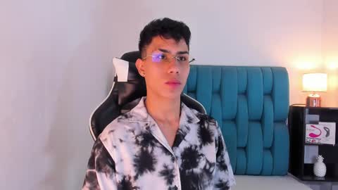 alannaughty_ online show from February 13, 2025, 4:32 am