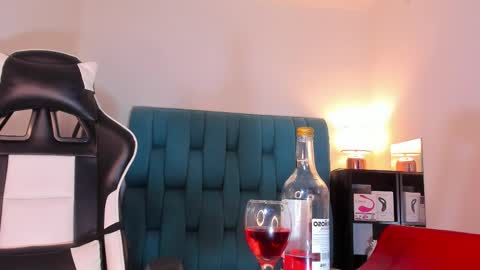 alannaughty_ online show from February 14, 2025, 3:54 am