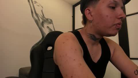 alanred_ online show from September 11, 2025, 4:56 am