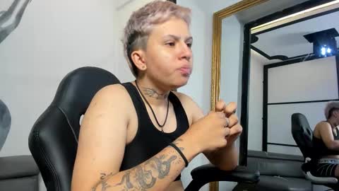 alanred_ online show from September 19, 2025, 3:52 am