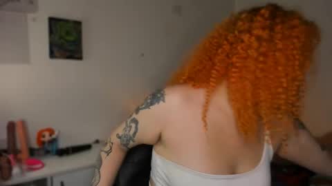 Snapshot of alaska_colors chatting on May 7, 2026, 2:11 pm Caro online show from May 7, 2026, 2:11 pm
