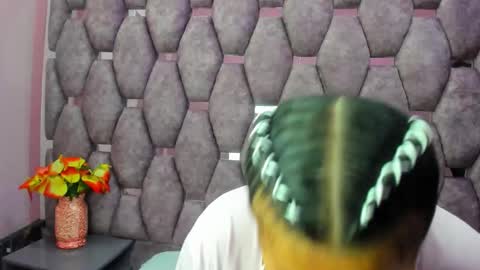 AlaSmith  online show from November 18, 2025, 2:17 am