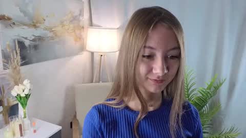 Lola online show from September 28, 2025, 3:23 am