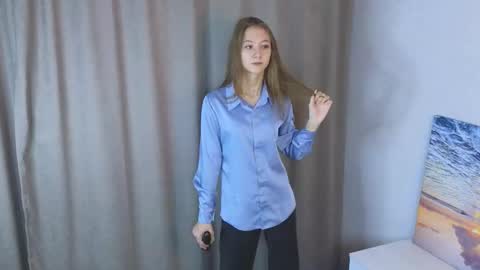 Lola online show from October 25, 2025, 3:25 am