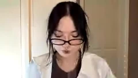 Im Katrina online show from November 24, 2025, 5:01 pm