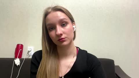 Lina   online show from March 26, 2026, 5:40 pm