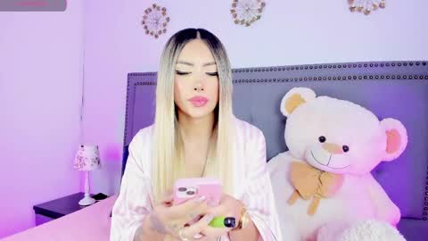 Snapshot of ale_love_ chatting on June 4, 2026, 12:49 am ALE LOVE online show from June 4, 2026, 12:49 am