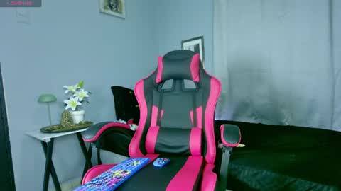 Snapshot of ale_love_ chatting on July 7, 2026, 6:47 am ALE LOVE online show from July 7, 2026, 6:47 am