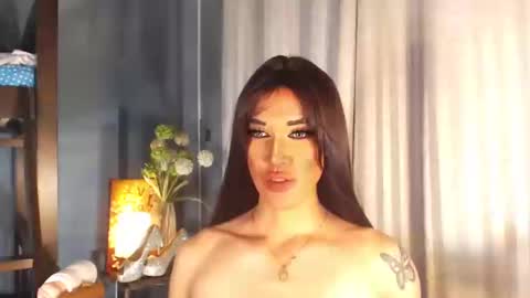 Snapshot of aleinacroft chatting on February 8, 2025, 10:51 pm aleinacroft online show from February 8, 2025, 10:51 pm