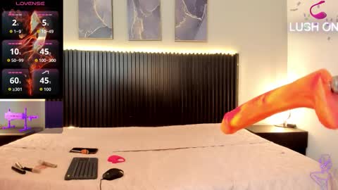 aleja__slav3 online show from October 14, 2025, 8:42 pm