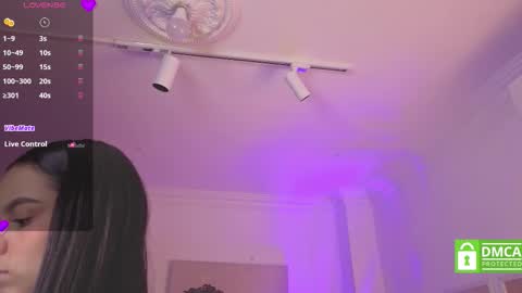 Alejandra online show from November 5, 2025, 11:54 am