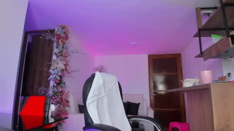 Snapshot of alejaevangeline chatting on December 7, 2024, 3:08 pm A L E J A N D R A online show from December 7, 2024, 3:08 pm