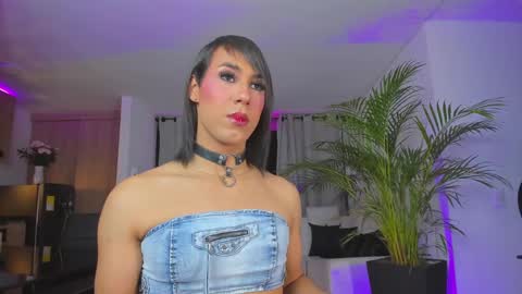 Snapshot of alejaevangeline chatting on February 23, 2025, 1:35 am A L E J A N D R A online show from February 23, 2025, 1:35 am