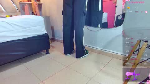 alejandra martins online show from November 25, 2025, 3:06 am