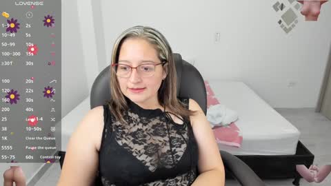 alejandra online show from February 6, 2025, 11:15 pm
