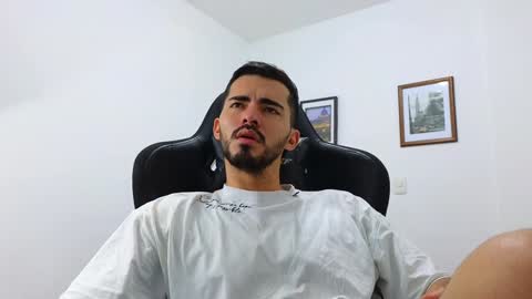 Snapshot of alejandroo_7 chatting on December 25, 2024, 11:53 pm alejandroo_7 online show from December 25, 2024, 11:53 pm