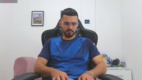 alejandroo_7 online show from January 8, 2026, 5:26 pm