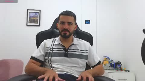 alejandroo_7 online show from June 11, 2026, 1:27 am
