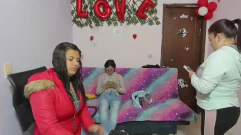 zoe and Kataleya online show from March 11, 2025, 12:28 pm