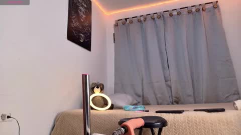 alejo_cute online show from September 24, 2025, 6:33 pm