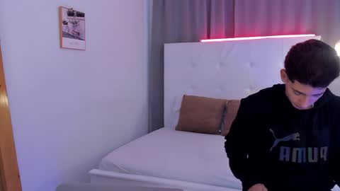 Snapshot of alejo_exotic chatting on May 22, 2026, 12:11 pm alejo_exotic online show from May 22, 2026, 12:11 pm