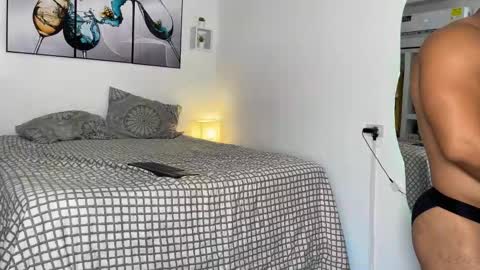 Snapshot of alejo_gero1712 chatting on October 4, 2025, 10:08 pm Alejo online show from October 4, 2025, 10:08 pm