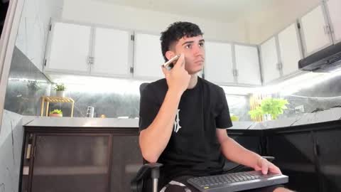 alejo_gray1 online show from January 5, 2026, 7:17 pm