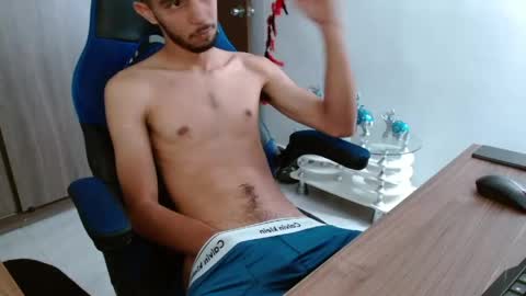 Snapshot of alejo_hot23 chatting on May 11, 2026, 2:45 pm David online show from May 11, 2026, 2:45 pm