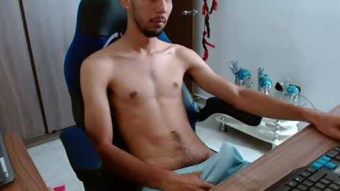 Snapshot of alejo_hot23 chatting on May 23, 2026, 1:48 pm David online show from May 23, 2026, 1:48 pm