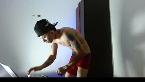 alejo online show from April 21, 2026, 9:39 pm