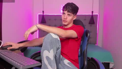 ALejoo Saenz online show from April 20, 2026, 4:32 pm